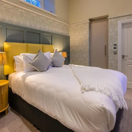 Lodge Killeen Castle