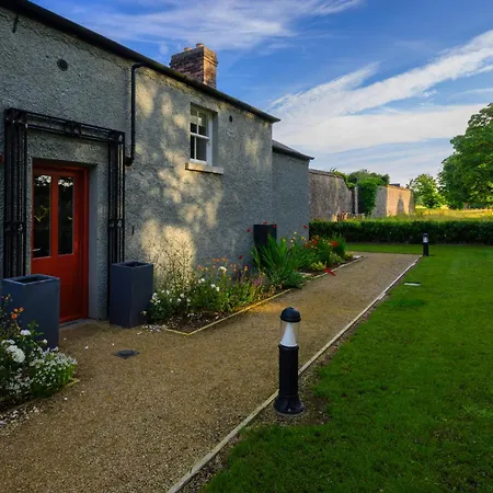 Killeen Castle 山林小屋