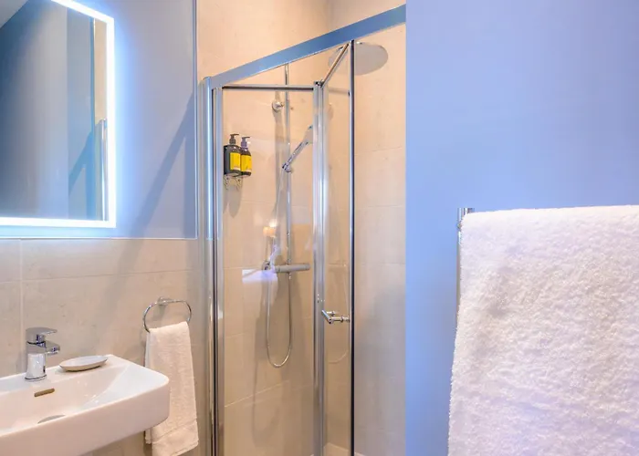 Killeen Castle 山林小屋 *