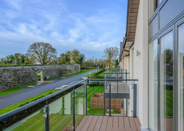 Деревянный коттедж Killeen Castle *